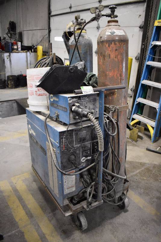 lot 1373 image: Miller Mig Welder With Spool Gun