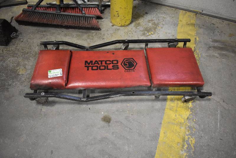 lot 1374 image: Matco Tools Floor Creeper