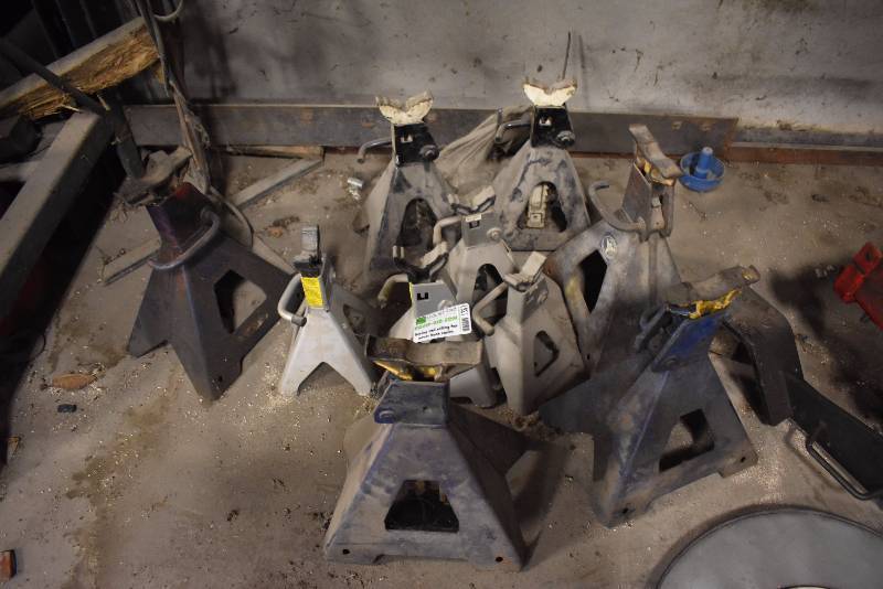 lot 1382 image: (10) Adjustable Height Jack Stands