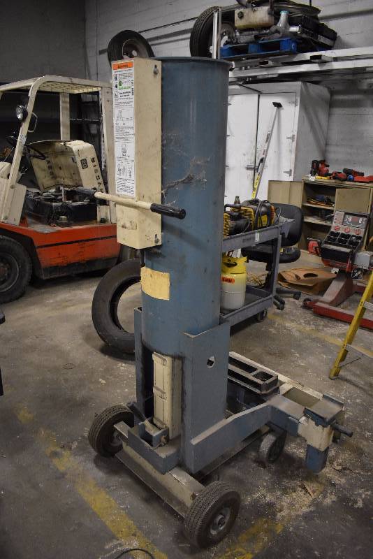 lot 1396 image: OTC 10 Ton Air Lift Heavy Duty Jack