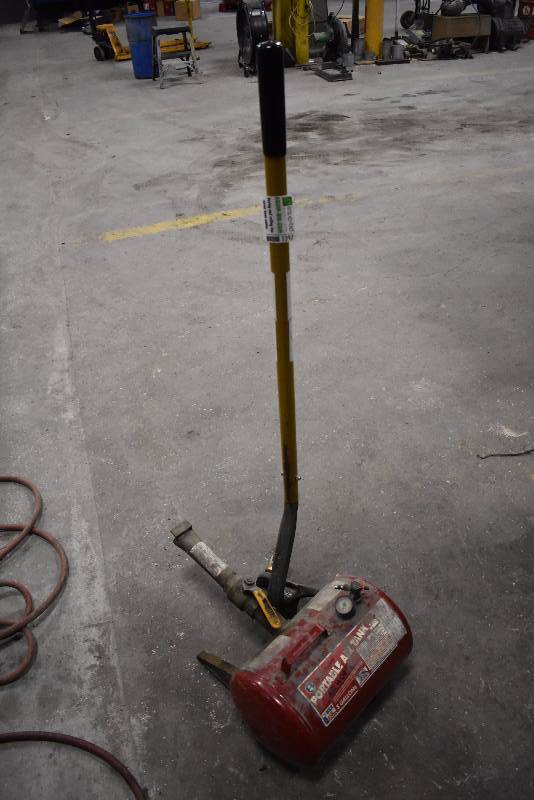 lot 1397 image: Bead Seater And Tire Install Bar