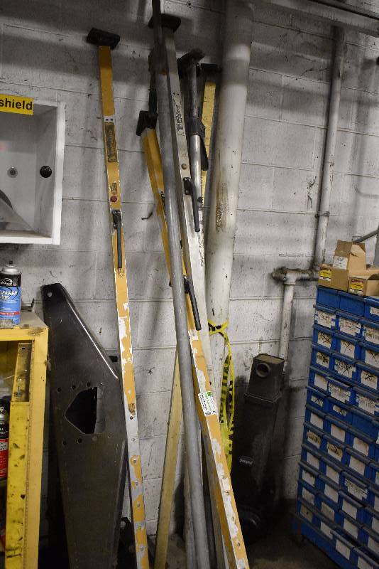 lot 1400 image: Lot Of Load Bars