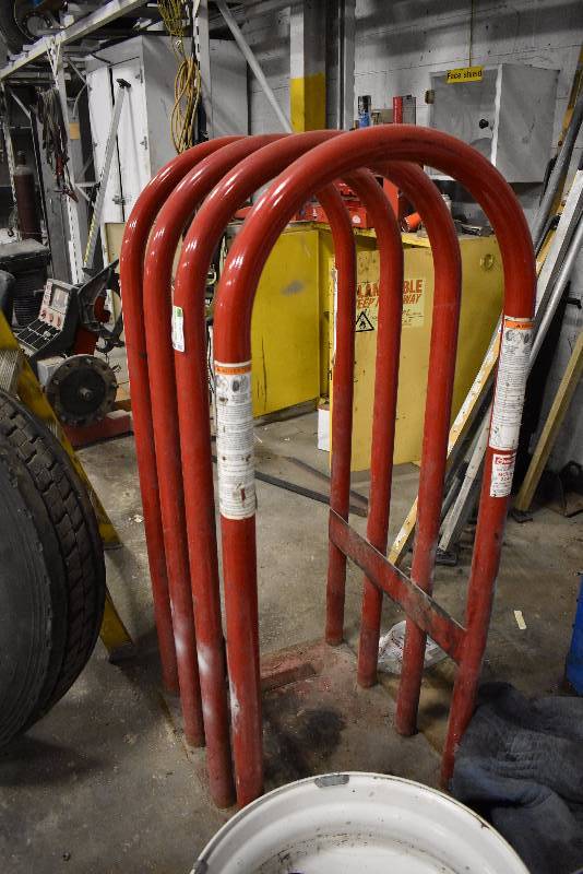 lot 1401 image: Branick Truck Tire Inflation Cage