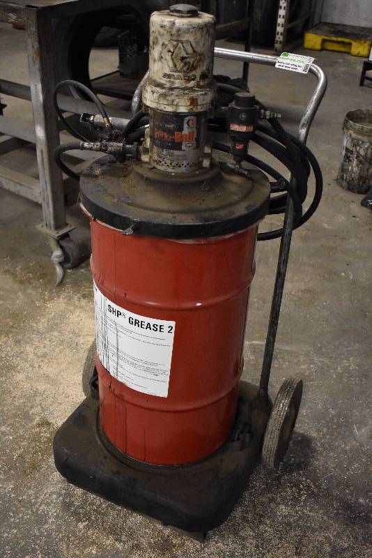 lot 1410 image: Graco Fire Ball Pneumatic Grease Gun