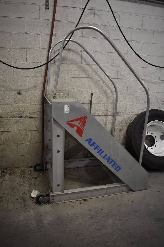 lot 1419 image: Affiliated 5 Step Aluminum Portable Step Set