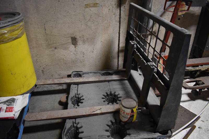 lot 1421 image: Standard Size Skid Steer Fork Set