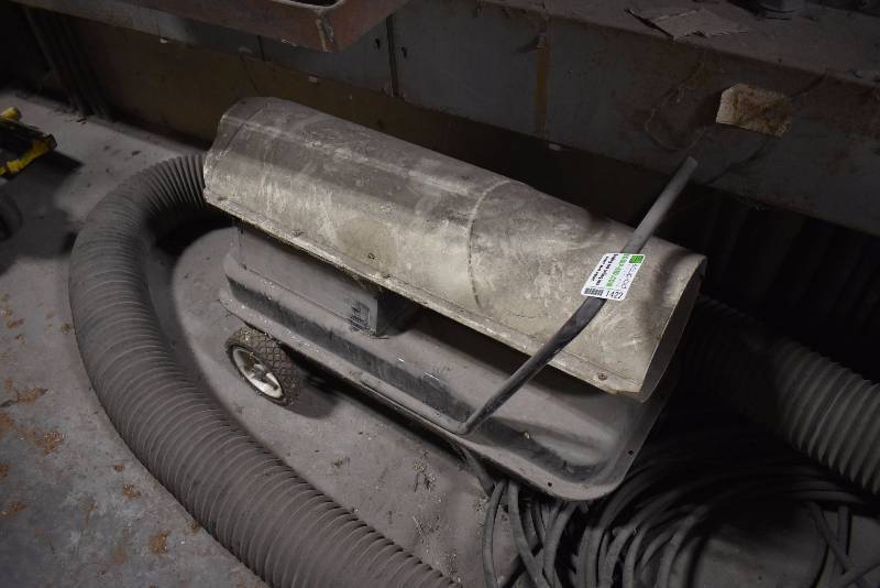 lot 1422 image: Dyna-Glo 120000BTU Shop Heater