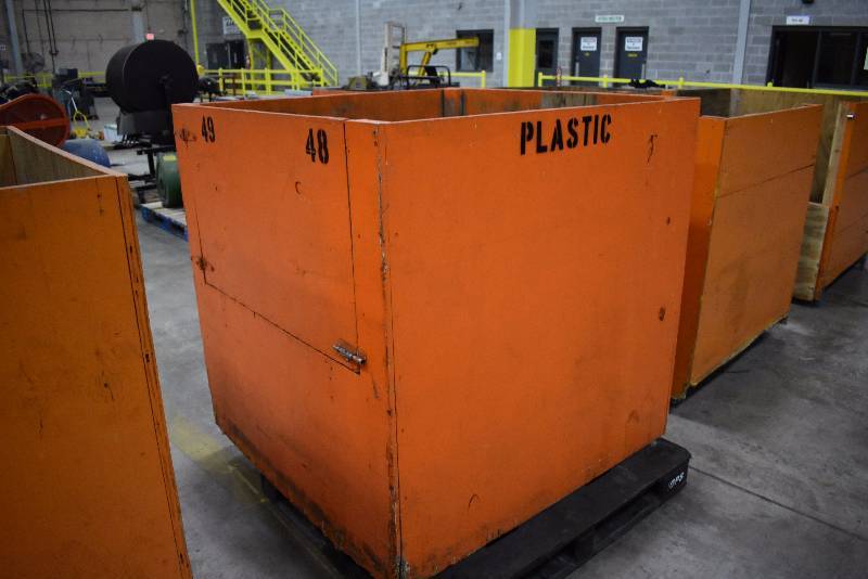 lot 1452 image: Large Well Built Wooden Waste Container