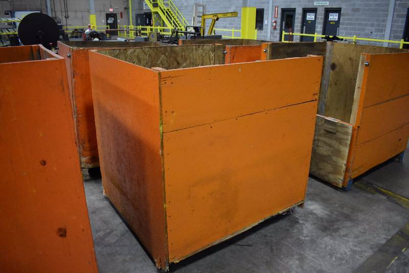 lot 1453 image: Large Well Built Wooden Waste Container