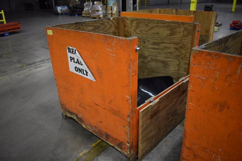 lot 1454 image: Large Well Built Wooden Waste Container