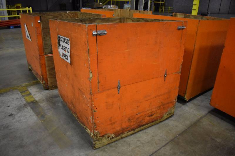lot 1456 image: Large Well Built Wooden Waste Container