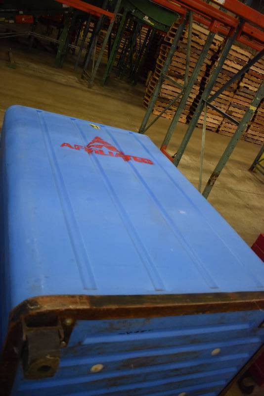lot 1460 image: Large Plastic Container