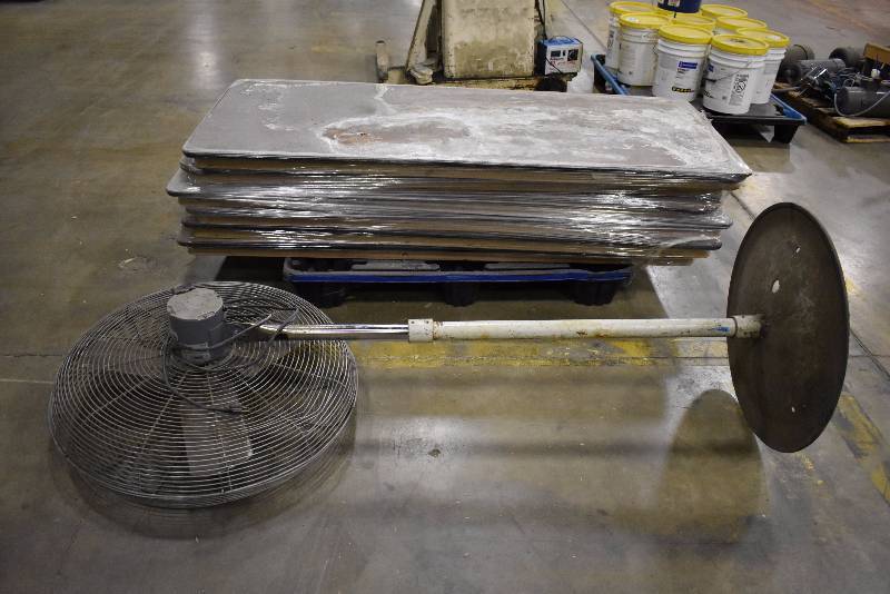 lot 1464 image: Large Fan With (5) Wooden Tables