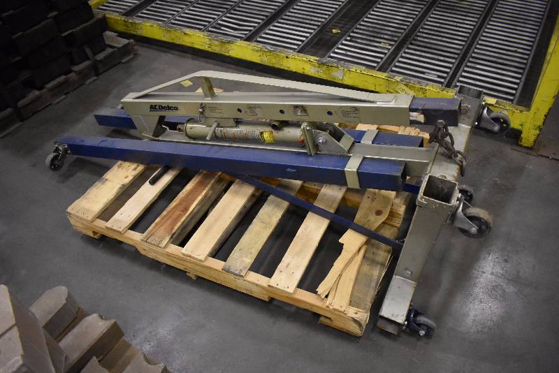 lot 1472 image: AC Delco Engine Hoist