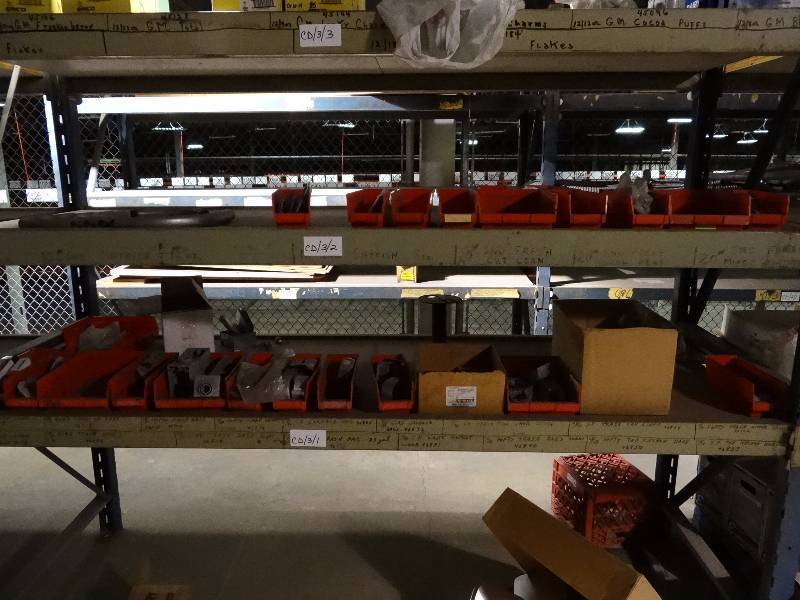 lot 1432 image: Lot Of Electrical Conponents