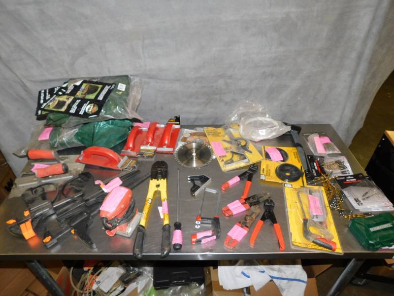 lot 6789 image: Very Large Lot of Misc Tools and Hardware