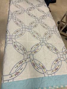 lot 6 image: Full size Vintage machine made wedding quilt, embroidery floral, plaid blue white backing