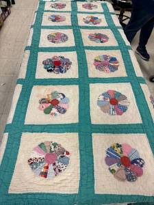 lot 7 image: FullQueen vintage hand stitched made quilt, puffy floral patchwork