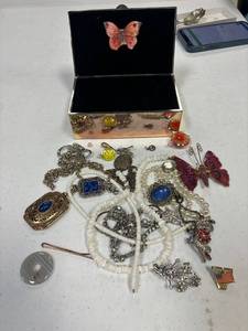 lot 14 image: Jewelry box with brooches, necklaces, locket, parts