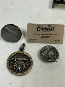 lot 19 image: Sterling silver lot, Masonic pendant, tie clips, typewriter pin