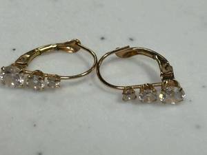 lot 21 image: 10 K gold earrings, .8 grams