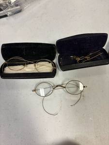 lot 37 image: Vintage reading glasses, with cases