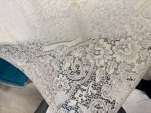 lot 56 image: Vintage round doilie table cloth