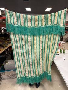 lot 67 image: Vintage greencream afghan throw