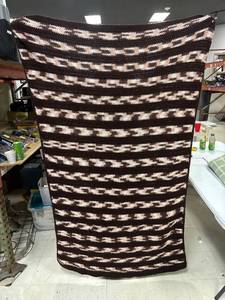 lot 70 image: vintage brown afghan throw