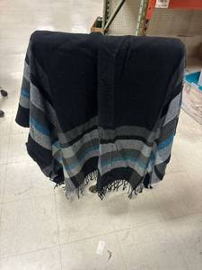 lot 72 image: 29 palms black and blue poncho