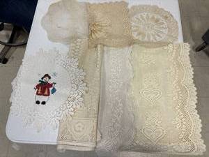 lot 80 image: Vintage runners, doilies