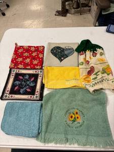 lot 82 image: Vintage kitchen towels, hot pads, wash rag