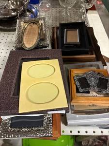 lot 121 image: Large qty misc picture frames