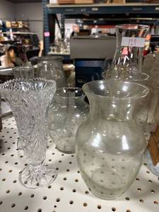 lot 127 image: 7- Glass vases
