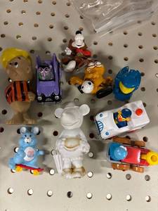 lot 186 image: 9- restaurant toys