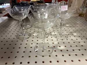 lot 194 image: 7- Vintage etched stemware