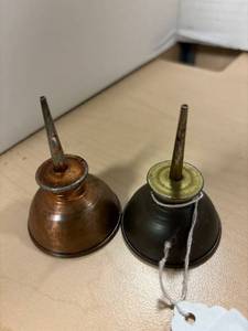 lot 210 image: 2-Vintage miniature oil cans, unmarked