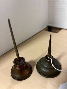 lot 211 image: 2-Vintage miniature oil cans, unmarked