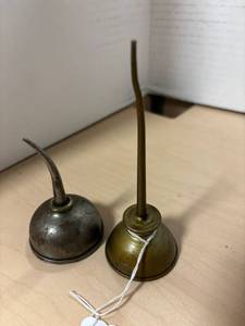 lot 213 image: 2-Vintage miniature oil cans, unmarked