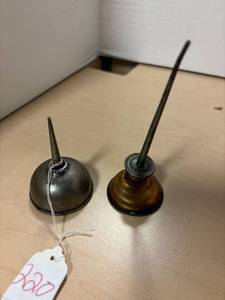 lot 220 image: Vintage singer mini oil can, one dented mini oil can