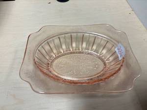 lot 236 image: Vintage Adam pink depression glass Jeanette oval bowl