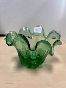 lot 237 image: Art glass deco bowl