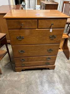 lot 250 image: Ethan Allen wood dresser, 6 drawer