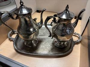 lot 255 image: 5 piece Silverplated teacoffee set, 2 pitchers, sugar and cream, marked ��presidents club�� on tray