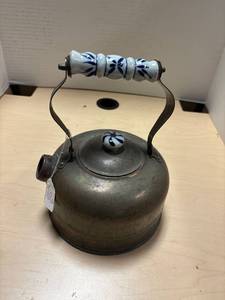 lot 256 image: Vintage copper tea kettle, blue white handle, missing spout