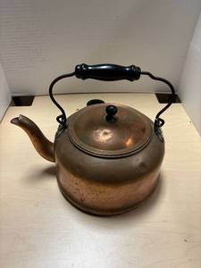 lot 257 image: Vintage copper tea kettle, black wood handle, some minor dents