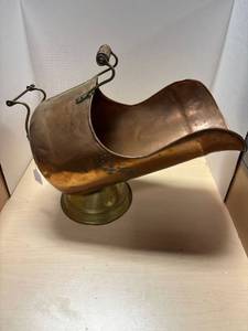 lot 263 image: Antique copper coal bucket, wood handle, seamed, rolled edge, one handle needs repair