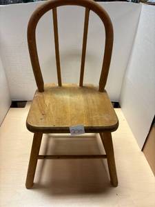 lot 270 image: Vintage wood child��sdoll chair