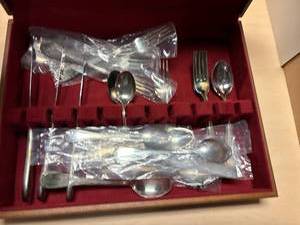 lot 275 image: Vintage Towle stainless steel Germany beaded flatware with case, 24 pieces
