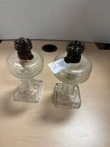 lot 278 image: Miniature glass oil lamp, no chimneys, times the money